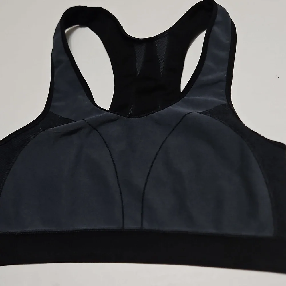 Danskin Now Black and Gray Wireless Padless Pull Over Sports Bra Size M - Picture 5 of 9